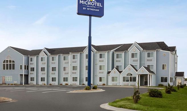 Microtel Inn & Suites by Wyndham Lincoln Exterior