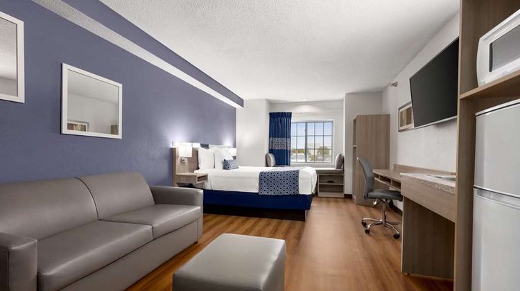 Microtel Inn & Suites by Wyndham Lincoln Room