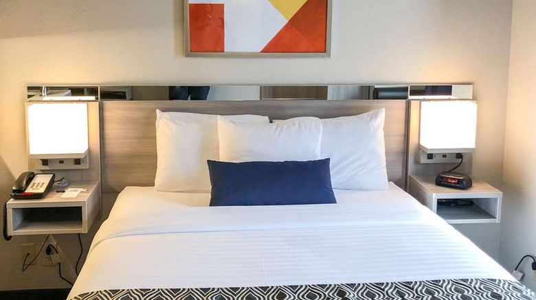 <b>Microtel Inn & Suites Eagan/St Paul Room</b>. Images powered by <a href="https://iceportal.shijigroup.com/" title="IcePortal" target="_blank">IcePortal</a>.