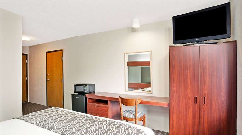 <b>Microtel Inn & Suites Roseville Room</b>. Images powered by <a href="https://iceportal.shijigroup.com/" title="IcePortal" target="_blank">IcePortal</a>.