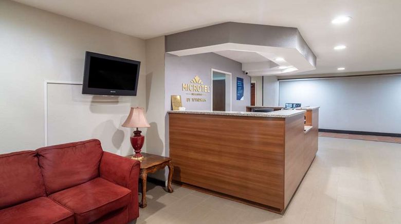 <b>Microtel Inn & Suites Pooler/Savannah Lobby</b>. Images powered by <a href="https://iceportal.shijigroup.com/" title="IcePortal" target="_blank">IcePortal</a>.