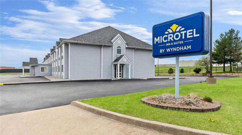 <b>Microtel Inn & Suites Sainte Genevieve Exterior</b>. Images powered by <a href="https://iceportal.shijigroup.com/" title="IcePortal" target="_blank">IcePortal</a>.