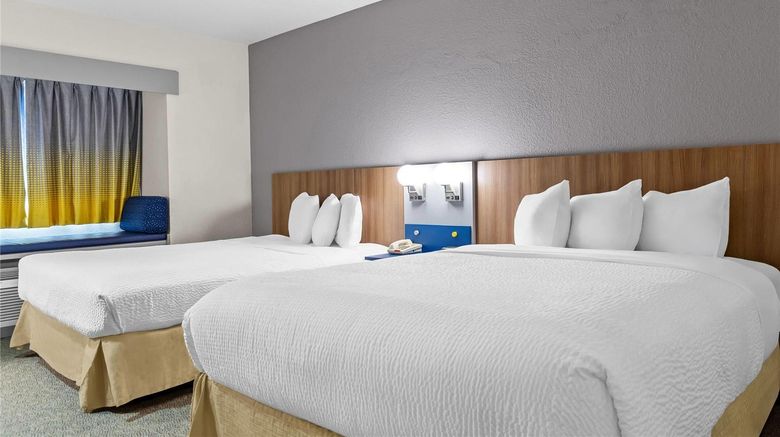 <b>Microtel Inn & Suites Sainte Genevieve Room</b>. Images powered by <a href="https://iceportal.shijigroup.com/" title="IcePortal" target="_blank">IcePortal</a>.