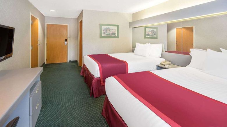 <b>Microtel Inn & Suites Chattanooga Room</b>. Images powered by <a href="https://iceportal.shijigroup.com/" title="IcePortal" target="_blank">IcePortal</a>.