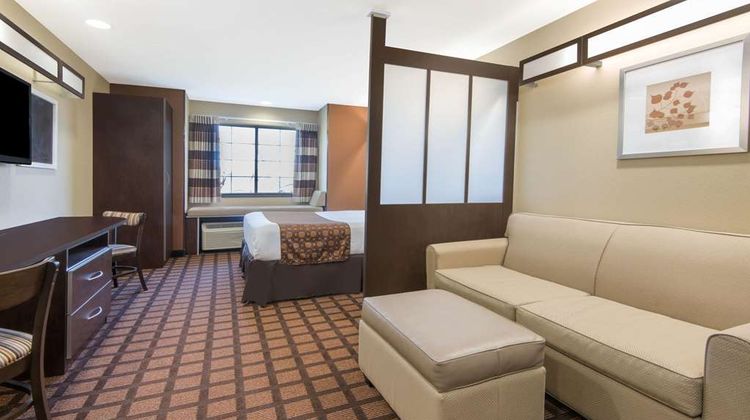 Microtel Inn & Suites North Canton Suite