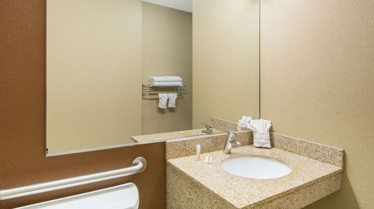 Microtel Inn & Suites North Canton Room