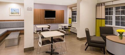 Microtel Inn & Suites Richmond Airport Lobby