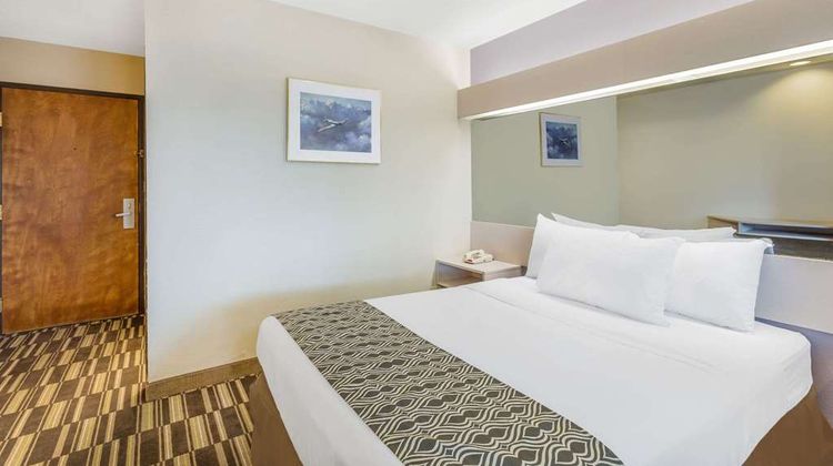 Microtel Inn & Suites Richmond Airport Suite
