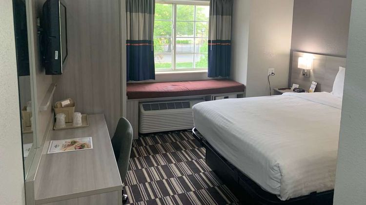 Microtel Inn & Suites Charlotte Arpt Room