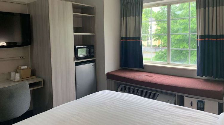 Microtel Inn & Suites Charlotte Arpt Room