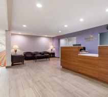 Microtel Inn & Suites Philadelphia Arpt Lobby
