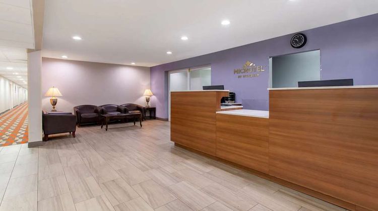 Microtel Inn & Suites Philadelphia Arpt Lobby