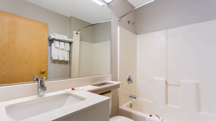 Microtel Inn & Suites Philadelphia Arpt Room