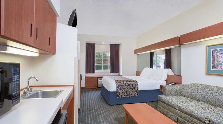 Microtel Inn & Suites Suite