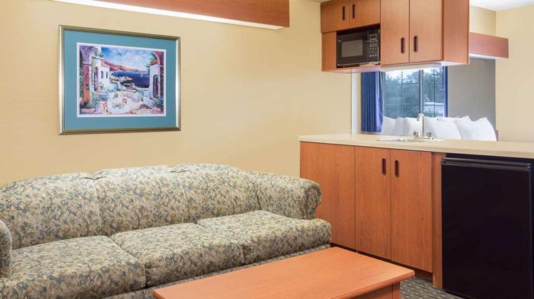 Microtel Inn & Suites Suite