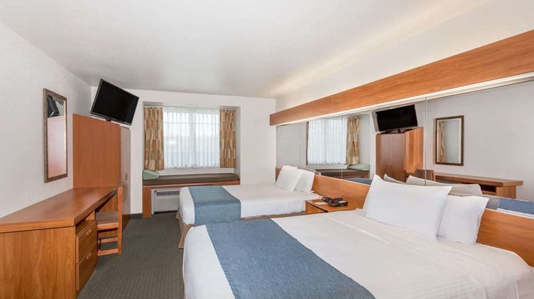 Microtel Inn & Suites Gulf Shores Room