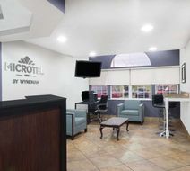 Microtel Inn & Suites Bowling Green Lobby