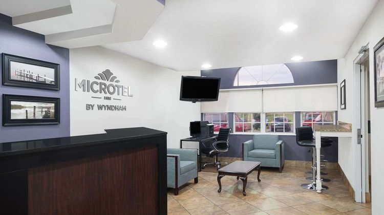 Microtel Inn & Suites Bowling Green Lobby