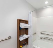 Microtel Inn & Suites Bowling Green Room