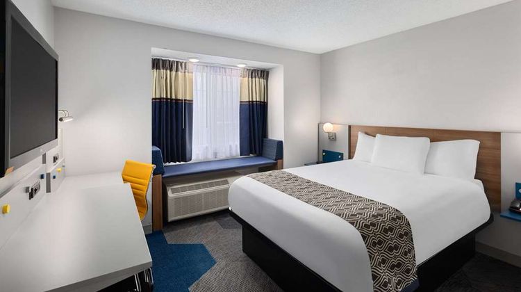 Microtel Inn & Suites Bowling Green Room