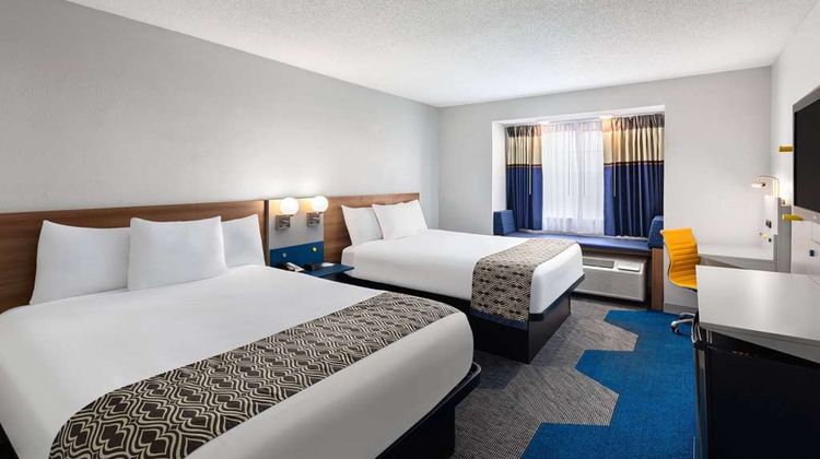 Microtel Inn & Suites Bowling Green Room