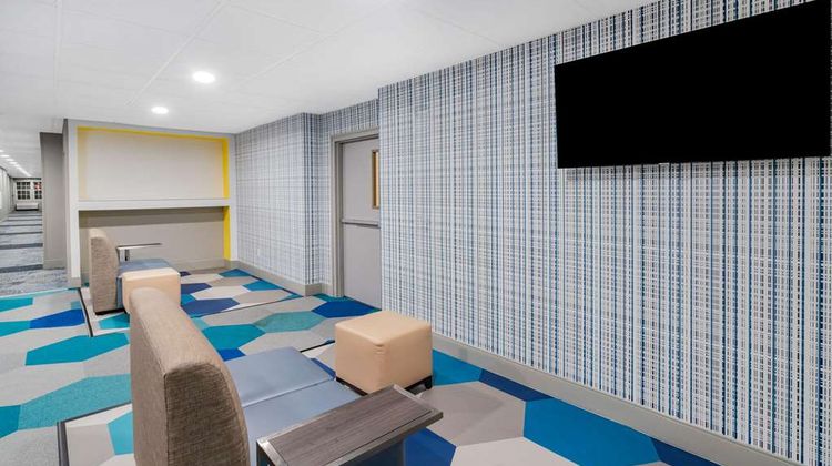 Microtel Inn & Suites by Wyndham Athens Lobby
