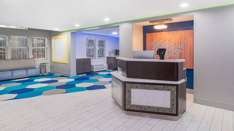 Microtel Inn & Suites by Wyndham Athens Lobby