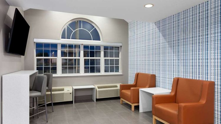Microtel Inn/Stes by Wyndham Janesville Lobby