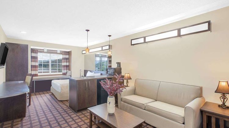 Microtel Inn & Suites Franklin Suite