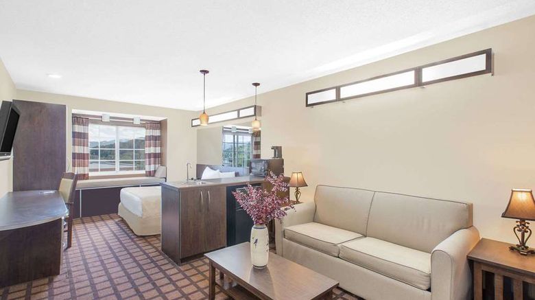 <b>Microtel Inn & Suites Franklin Suite</b>. Images powered by <a href="https://iceportal.shijigroup.com/" title="IcePortal" target="_blank">IcePortal</a>.