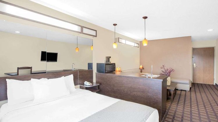 Microtel Inn & Suites Franklin Suite