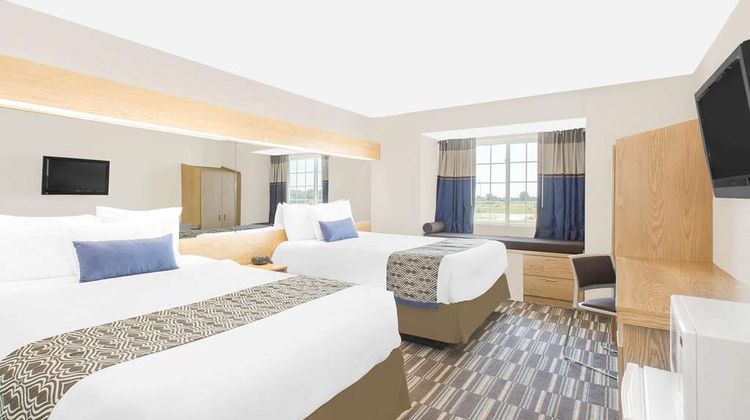 Microtel Inn & Suites by Wyndham Ames Room