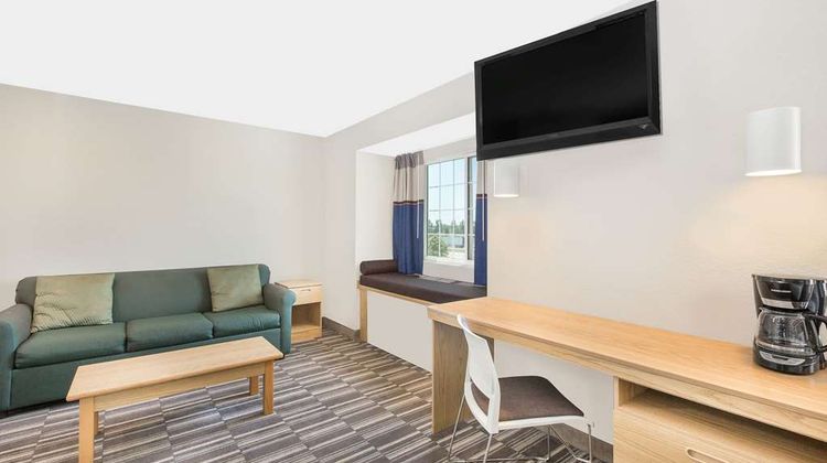 Microtel Inn & Suites by Wyndham Ames Suite