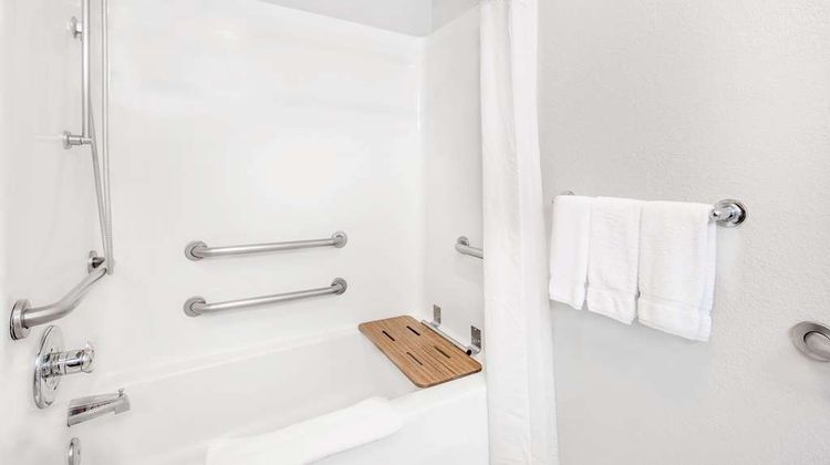 Microtel Inn & Suites by Wyndham Ames Room