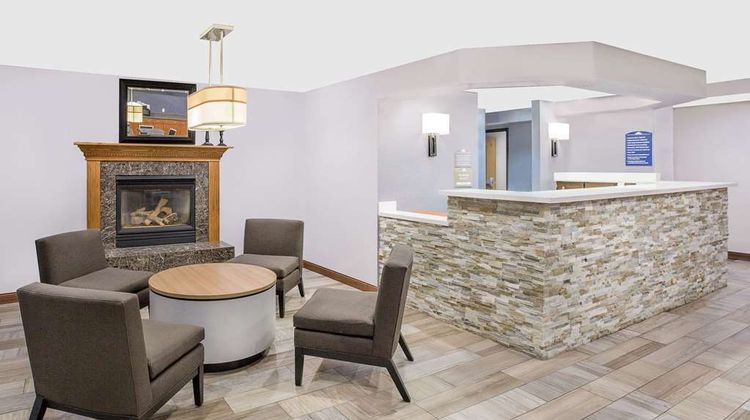 Microtel Inn & Suites by Wyndham Ames Lobby