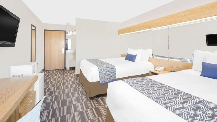 Microtel Inn & Suites by Wyndham Ames Room