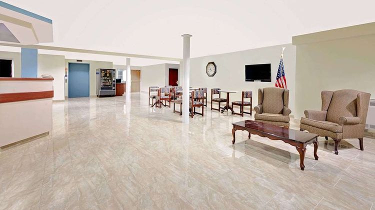 Microtel Inn & Suites Hagerstown Lobby