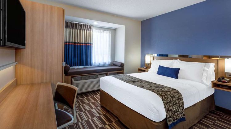 Microtel Inn & Suites Burlington Room