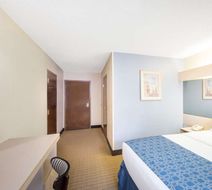 Microtel Inn & Suites Seneca Falls Room