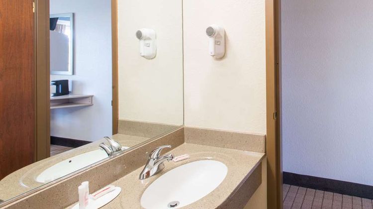 Microtel Inn & Suites Seneca Falls Room