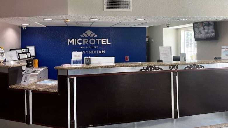 <b>Microtel Inn & Suites by Wyndham Houston Lobby</b>. Images powered by <a href="https://iceportal.shijigroup.com/" title="IcePortal" target="_blank">IcePortal</a>.