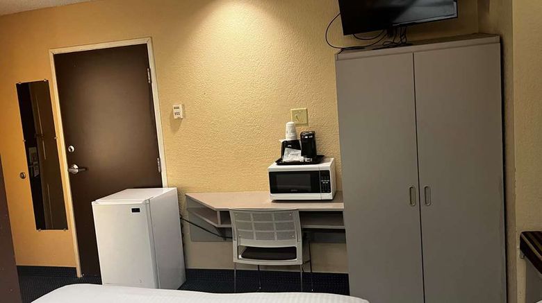 <b>Microtel Inn & Suites by Wyndham Houston Room</b>. Images powered by <a href="https://iceportal.shijigroup.com/" title="IcePortal" target="_blank">IcePortal</a>.