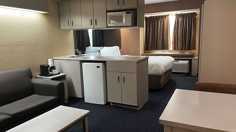 <b>Microtel Inn & Suites by Wyndham Houston Room</b>. Images powered by <a href="https://iceportal.shijigroup.com/" title="IcePortal" target="_blank">IcePortal</a>.