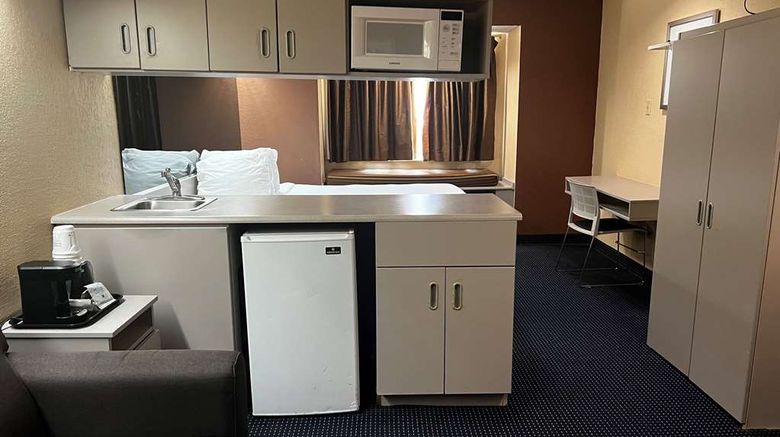 <b>Microtel Inn & Suites by Wyndham Houston Room</b>. Images powered by <a href="https://iceportal.shijigroup.com/" title="IcePortal" target="_blank">IcePortal</a>.