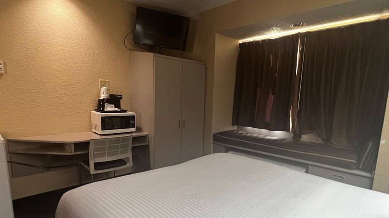 <b>Microtel Inn & Suites by Wyndham Houston Room</b>. Images powered by <a href="https://iceportal.shijigroup.com/" title="IcePortal" target="_blank">IcePortal</a>.
