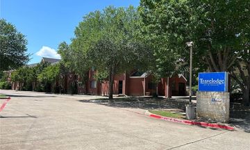 Travelodge by Wyndham Arlington/Dallas Area