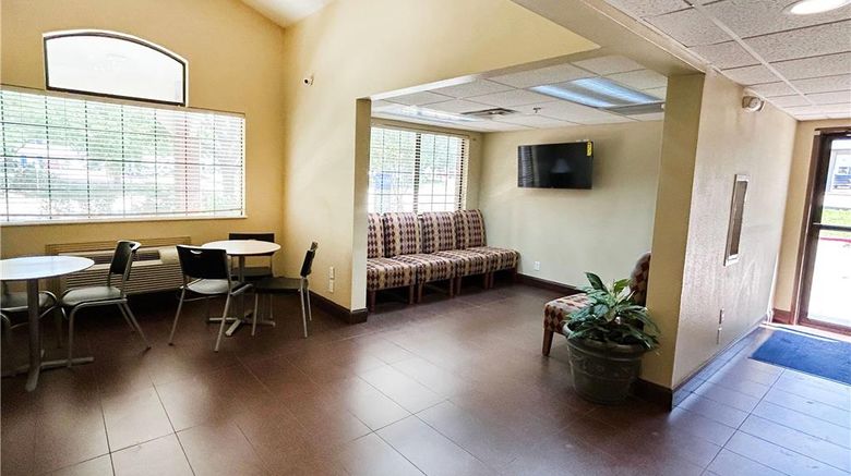 <b>Travelodge by Wyndham Arlington/Dallas Area Lobby</b>. Images powered by <a href="https://iceportal.shijigroup.com/" title="IcePortal" target="_blank">IcePortal</a>.