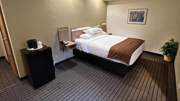 Travelodge by Wyndham Arlington/Dallas Area Room