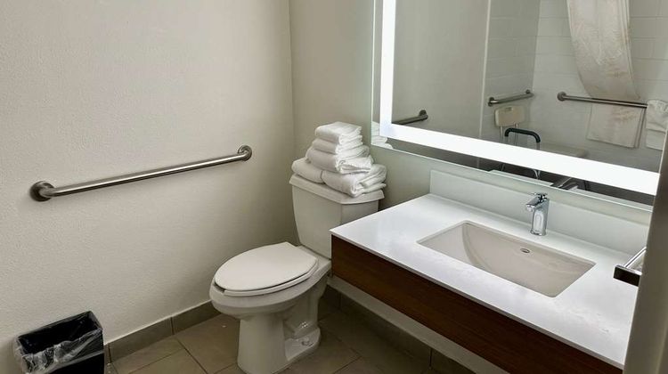 Microtel Inn & Suites by Wyndham Denver Room