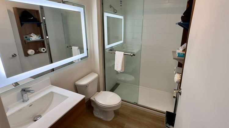 Microtel Inn & Suites by Wyndham Denver Room